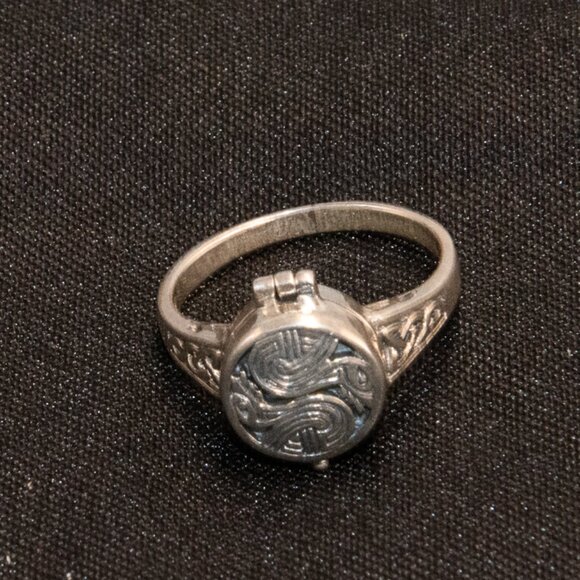 Vintage .925 Silver Celtic "Poison" Ring Size 9.5 - Picture 2 of 3